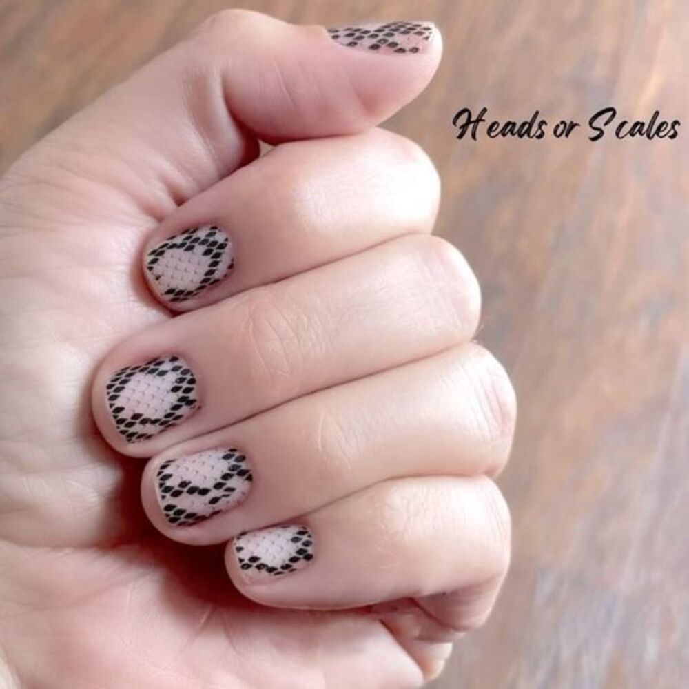 Color Street | Heads or Scales, design overlay nail strips